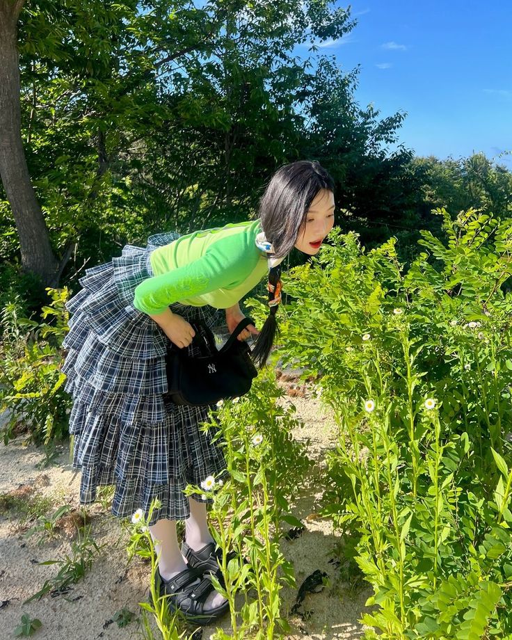 joycherryss's tweet photo. JOY and her 💚 element https://t.co/jbdrswGf4j