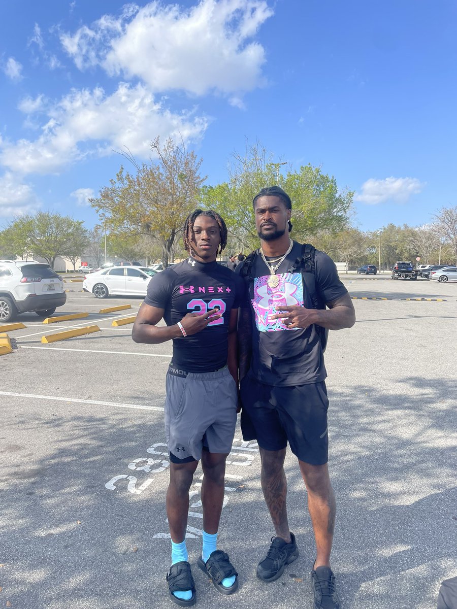 IzayahHitstick's tweet image. Blessed to be apart of the UA Camp and compete with the best of the best #Grinding 

-Finished in the Top 4 

@ChadSimmons_ @247Sports @On3 @UnderArmour @adamgorney @Ross500_ @ZBlostein247 @Dwight_XOS @MrTNT21 @CoachKornDawg