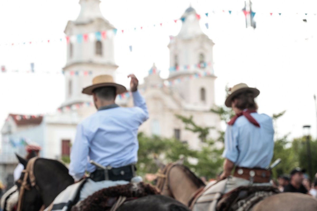 FedericoAchaval's tweet photo. En Pilar estamos orgullos de nuestras raíces y nuestra cultura ❤️🇦🇷

Hoy, en un nuevo aniverario de la firma del Tratado del Pilar nos encontramos para compartir el desfile tradicionalista junto a las instituciones que son parte de la identidad de nuestro pueblo. https://t.co/qTWwxbEP8p