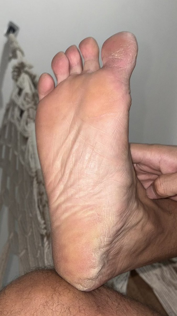 My Alpha @FindomOdin has such perfect feet
THE TOPS / THE SOLES
Wich part you prefer?
