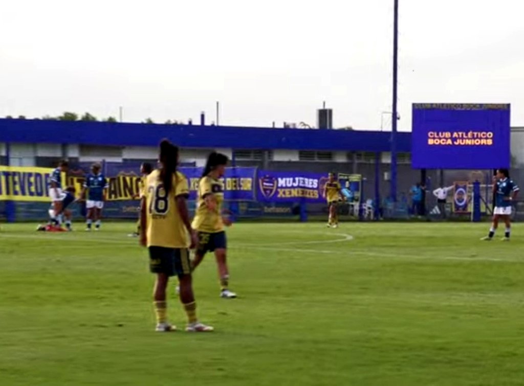 Aunque ganes, aunque pierdas...
Está hinchada siempre alienta...

VAMOOOOOS GLADIADORAS ⚔️
VAMOOOOOS BOOOOOCA 🟦🟨🟦 

#CopaDeVerano 
#VamosGladiadoras ⚔️⚽
#DaleBoca 💙💛💙