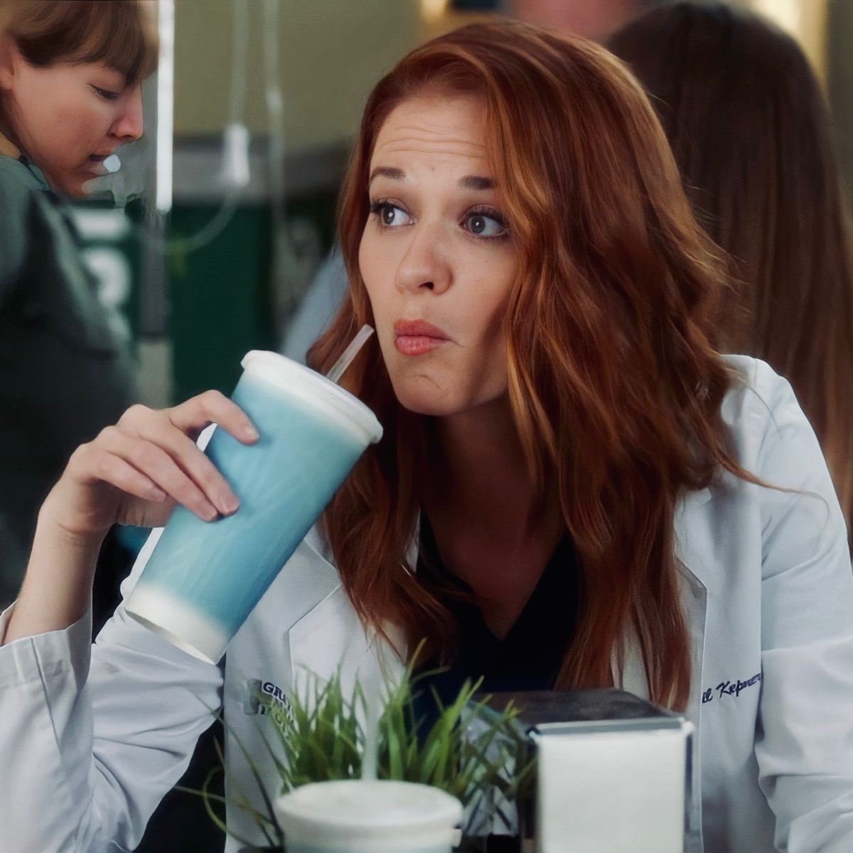 villanx's tweet photo. el odio a april kepner es tan forzado 
no entendéis a mi nena https://t.co/0Tg55ht85e