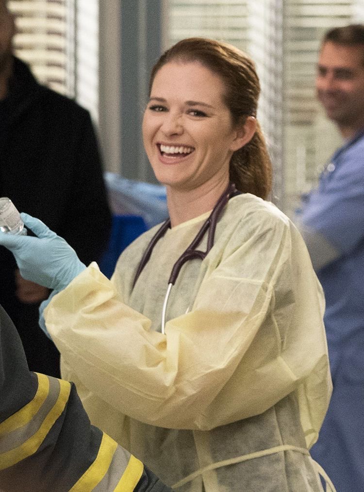 villanx's tweet photo. el odio a april kepner es tan forzado 
no entendéis a mi nena https://t.co/0Tg55ht85e