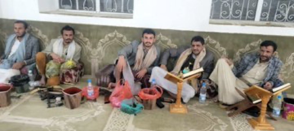 هكذا أصبحت المساجد عند تنظيم جماعة الحوثي الإرهابية  لتخازين والاستراحة والاستماع لمحاضراتهم 

#الحوثي_جماعه_ارهابيه 
#الحوثي_يجلب_الدمار_لليمن 
#اليمن #عمران

#خروج_أول_مظاهره_صنعاء
#يوم_27_2_2026