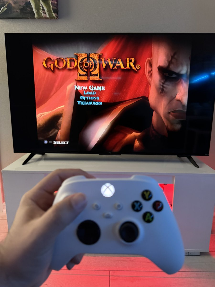 Helexzura's tweet image. I’m not patient enough to wait for the God of War remakes. 😅