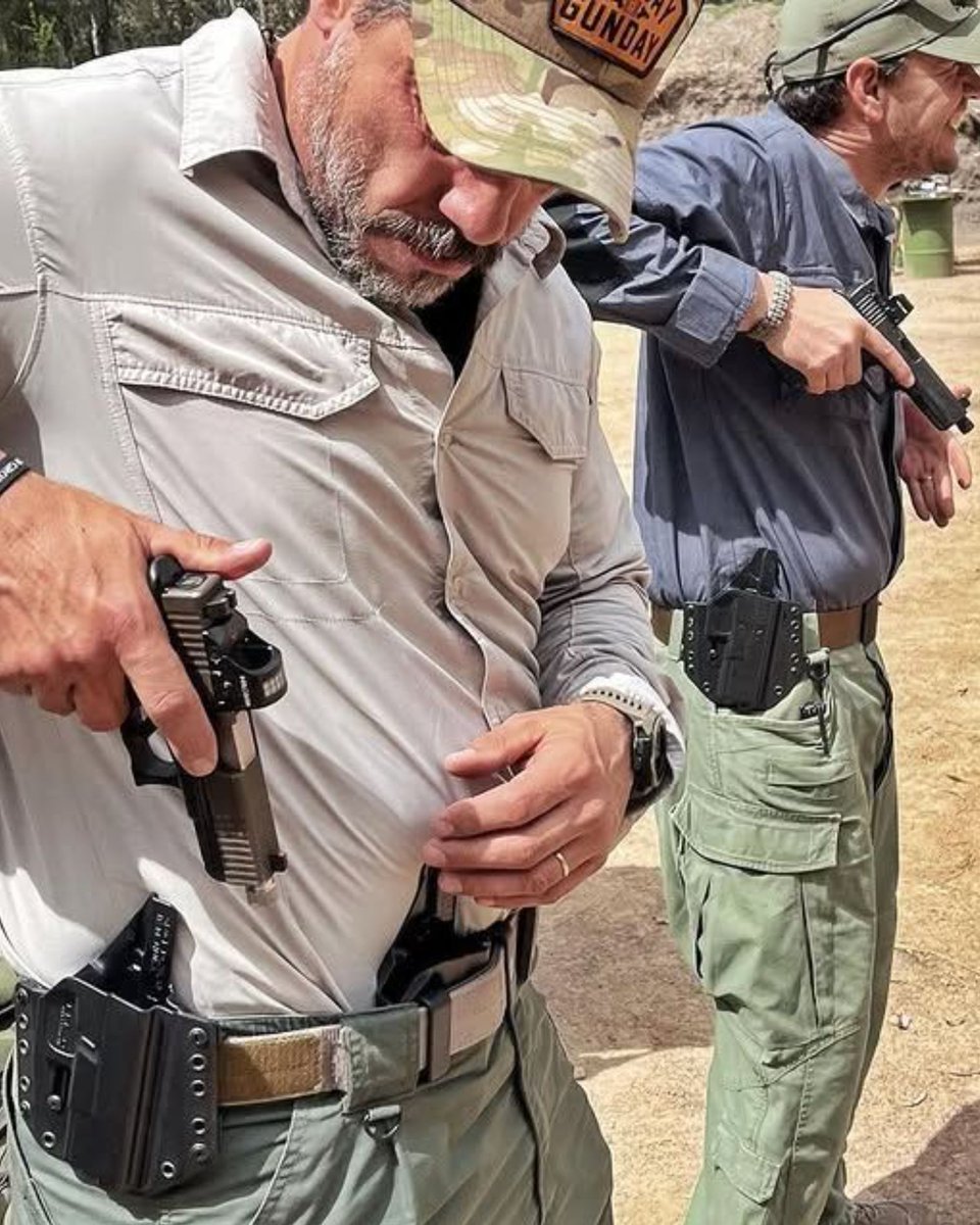 BravoHolsters's tweet image. The best IWB &amp;amp; OWB concealed carry holsters

Repost from @willyiglesia

#2a #2ndamendment #9mm #america #ar15 #cqb #edc #firearms #freedom #loadout #glock #knife #gunporn #guns #gunsdaily #gunshow