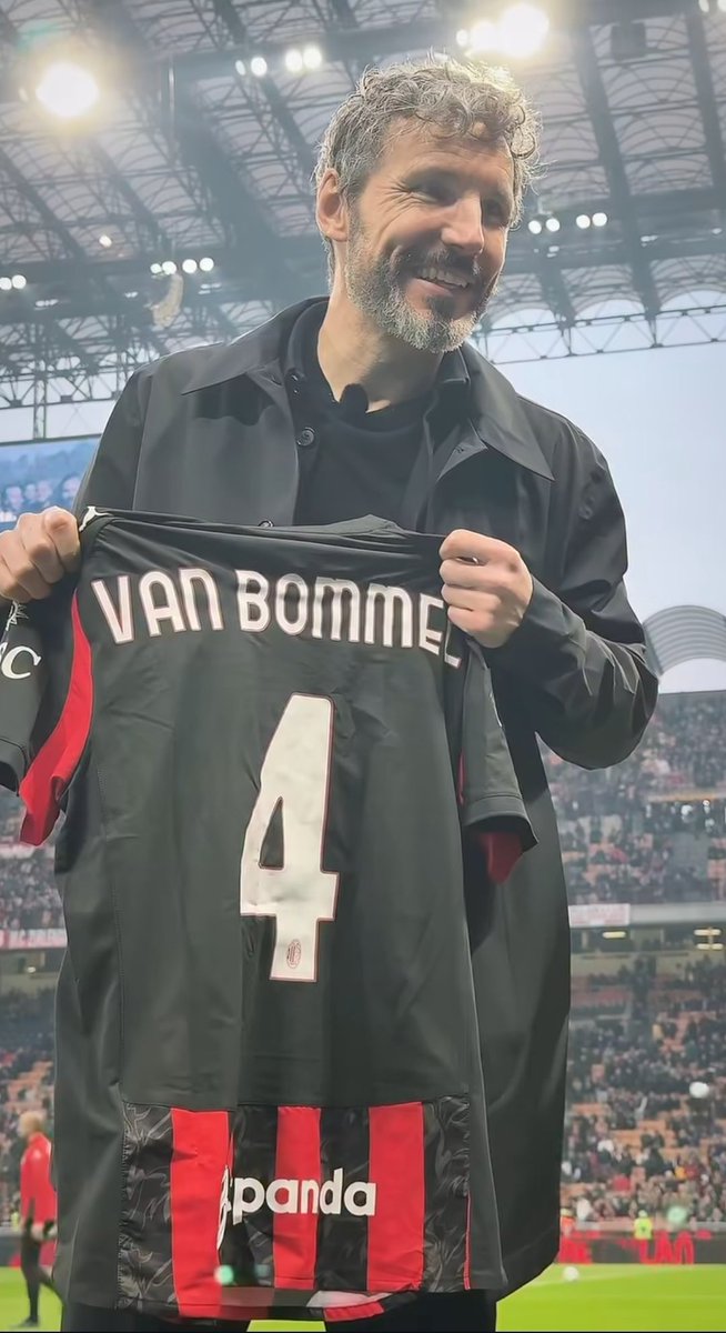 Onder toeziend oog van Mark van Bommel verloor Milan vandaag in San Siro 🏟️ van Parma. 0-1.

#MilanParma