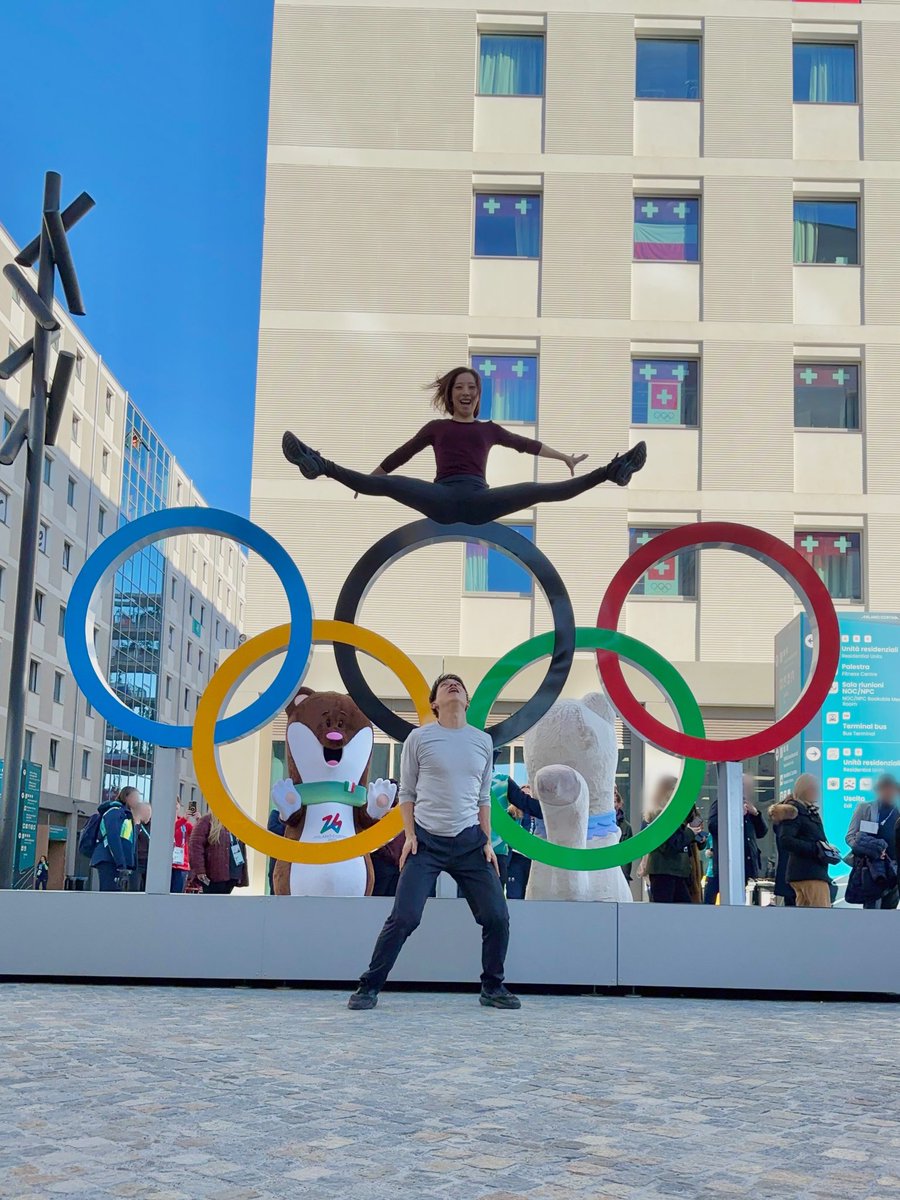 五輪マークに乗っているように見えますが、
龍一くんに投げられてます‼︎

#MilanoCortinaOlympics2026 
#Olympics2026 
#TEAMJAPAN 
#りくりゅう