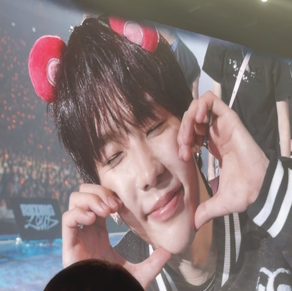 shotarosangel's tweet photo. GIVEAWAY TO CELEBRATE RIIZE’S FIRST TOKYO DOME 🧡

🎁 Rizuko hairclip + All of You Tokyo Dome ver (sealed) + Shotaro photocard
✨ 1 winner 

Rules: RT, must be following me, Shotaro fans only 
Open WW | Ends 2/28 https://t.co/pEHmoQR5Hp
