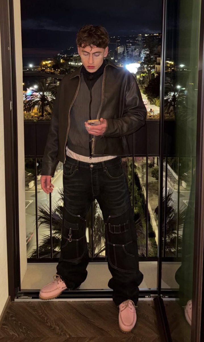 HAPPY SANREMO WEEK !!! ready 4 uomo che cade 2 take over da world ദ്ദി(˵ •̀ ᴗ - ˵ ) ✧