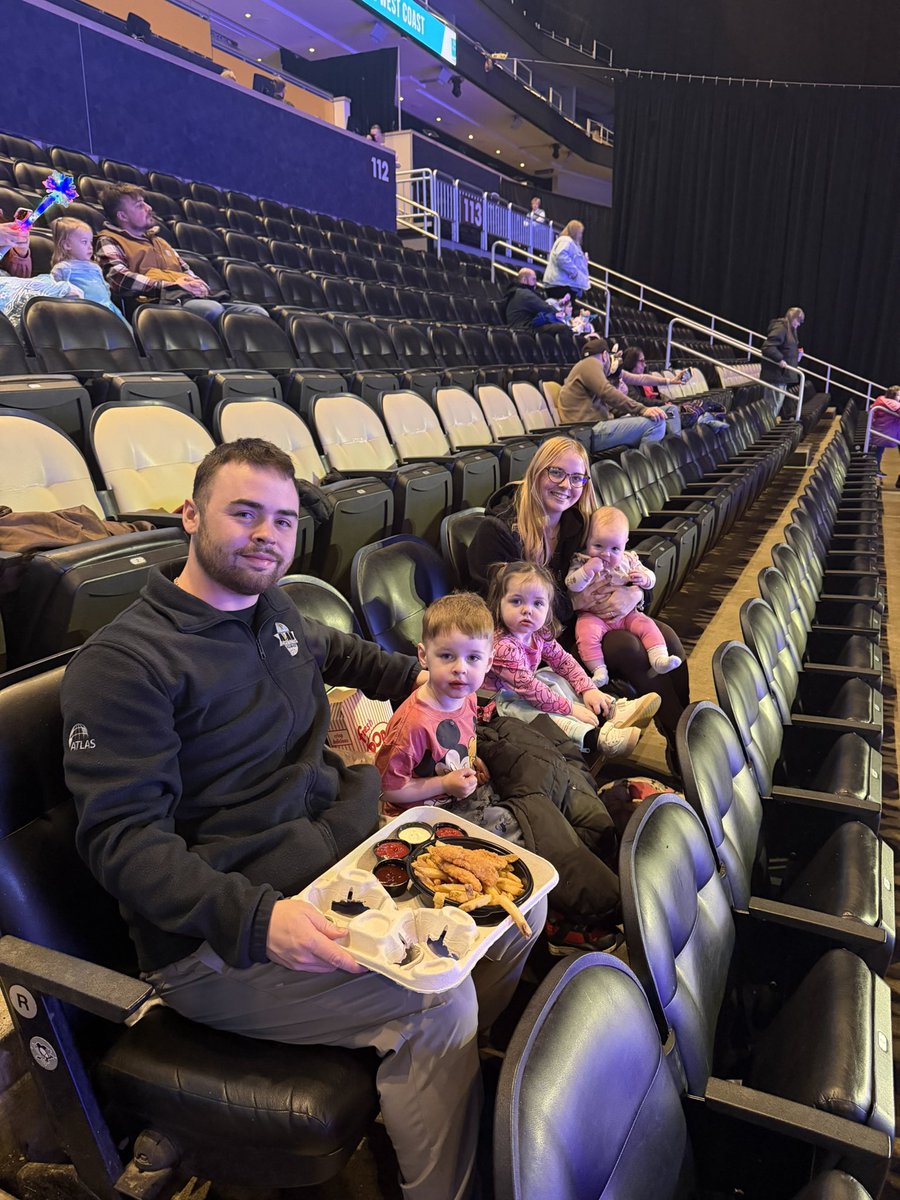 Glyderz's tweet photo. #disneyonice https://t.co/KmPibiLlQX