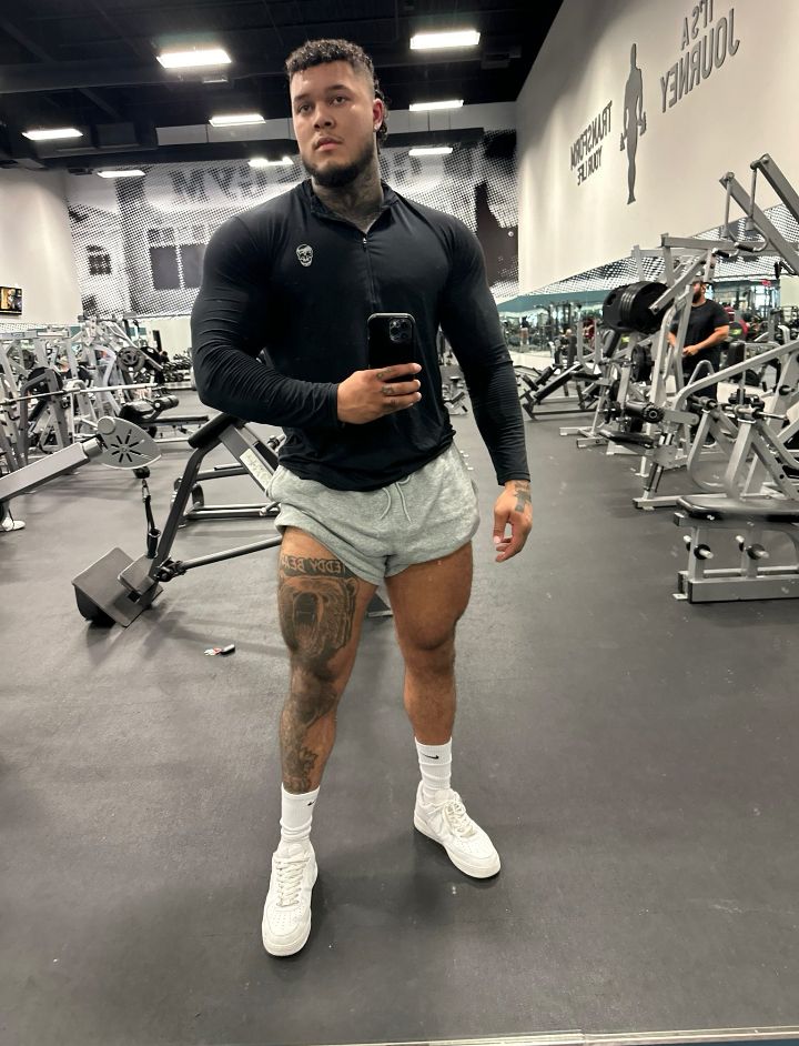 Dominator454's tweet photo. This is what a real man looks like 💪 https://t.co/Qv7qyehs4u