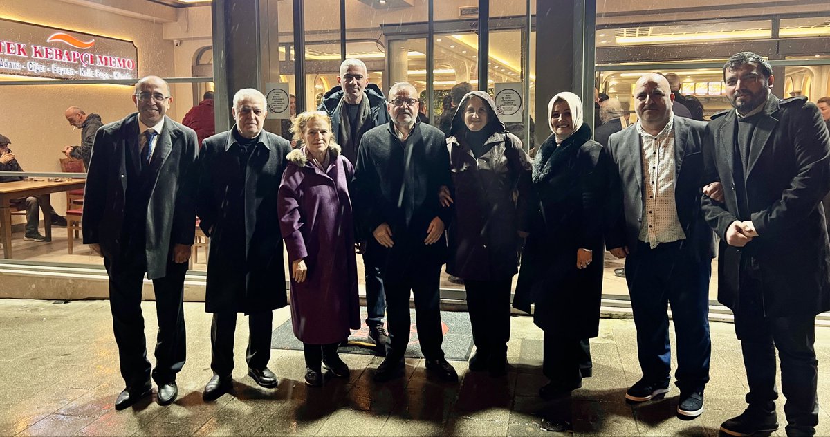 Ramazan ayının manevi atmosferinde,  
Genel Başkanımız, Genel Merkez yöneticilerimiz, davetlilerimiz ve İstanbul teşkilatlarımız ile birlikte aynı sofrada buluştuk..
<a href="/Ahmet_Davutoglu/">Ahmet Davutoğlu</a> 
<a href="/GelecekPartiTR/">Gelecek Partisi</a> 
<a href="/abdullahbasci/">Abdullah Başcı</a>