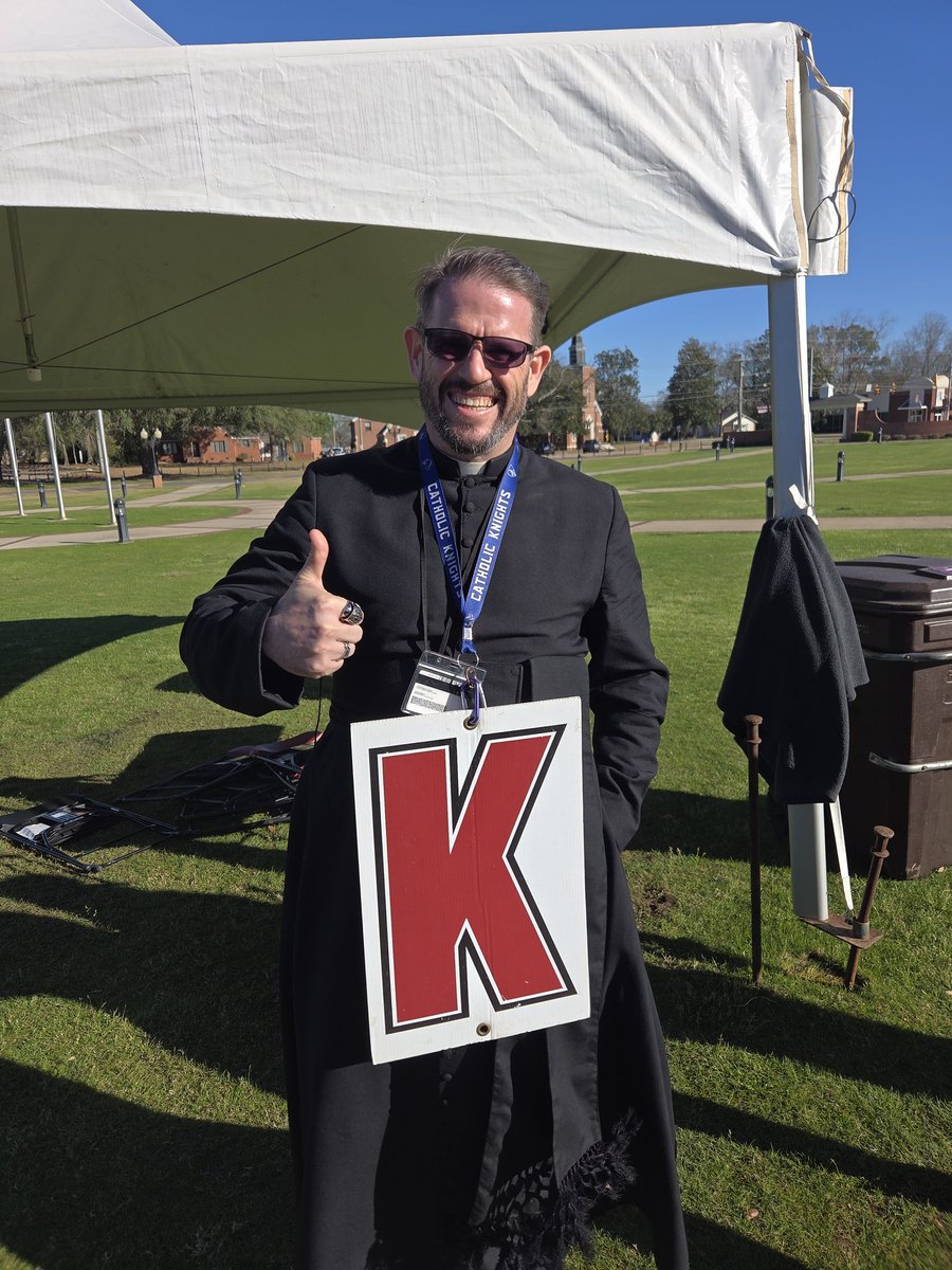DoubleAlleyTroy's tweet photo. #2xsAlley has a confession: we love having Fr. Chris join us to root on our Trojans!  @TroyTrojansBSB
Great series win!!! 👏🏽✝️⚔️⚾️ #GoTroy https://t.co/wYbhtHAEO1