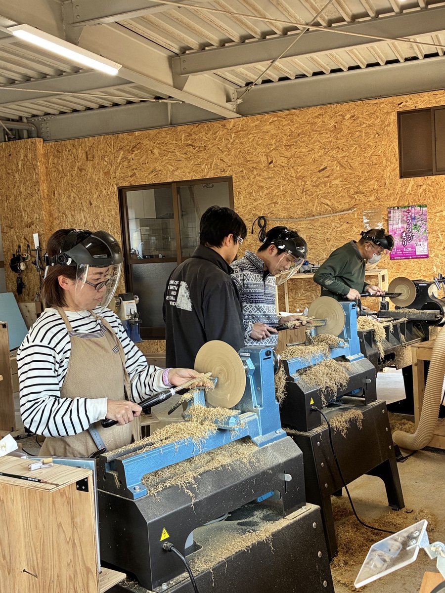 simplife_plus's tweet photo. ツバキラボのグループシェア工房+niko（@愛知県豊川）にて木工旋盤4日間コースを開催しました。参加者は、愛知、滋賀、福井、奈良。

雰囲気良き工房、かつ2月とは思えないポカポカ陽気で最高なレッスンでした。

参加いただいた皆様ありがとうございました！ https://t.co/BfaeHJZAlX