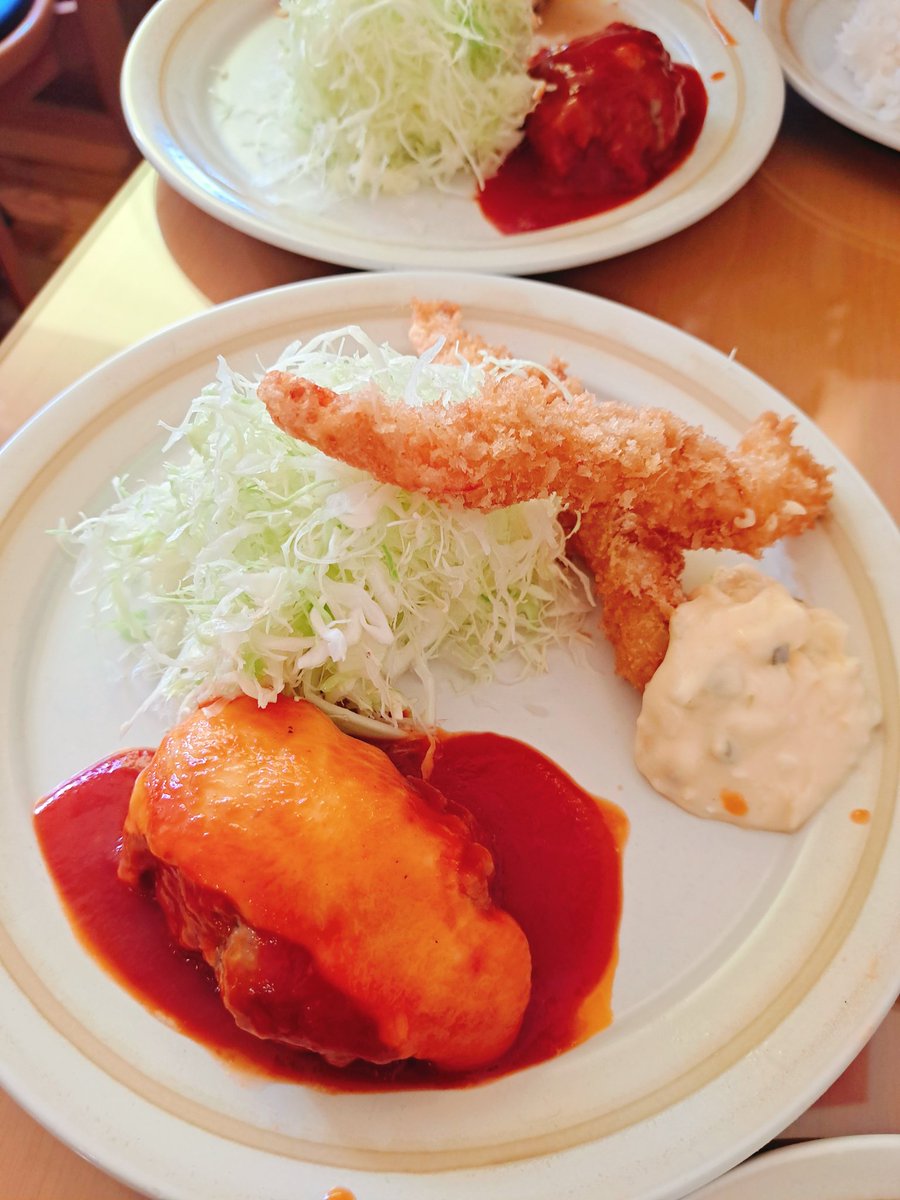 rirakkuma171's tweet photo. その日の気分によって組み合わせを自由に選べるこちらのランチが好き😋🍴💕
#青森市 #ランチ #むさし #洋食屋 https://t.co/QirK33isfQ