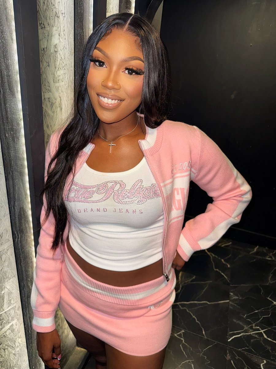 doitlikemariah_'s tweet photo. Life Size Barbie🎀🧡 https://t.co/Azzs1bP0nG