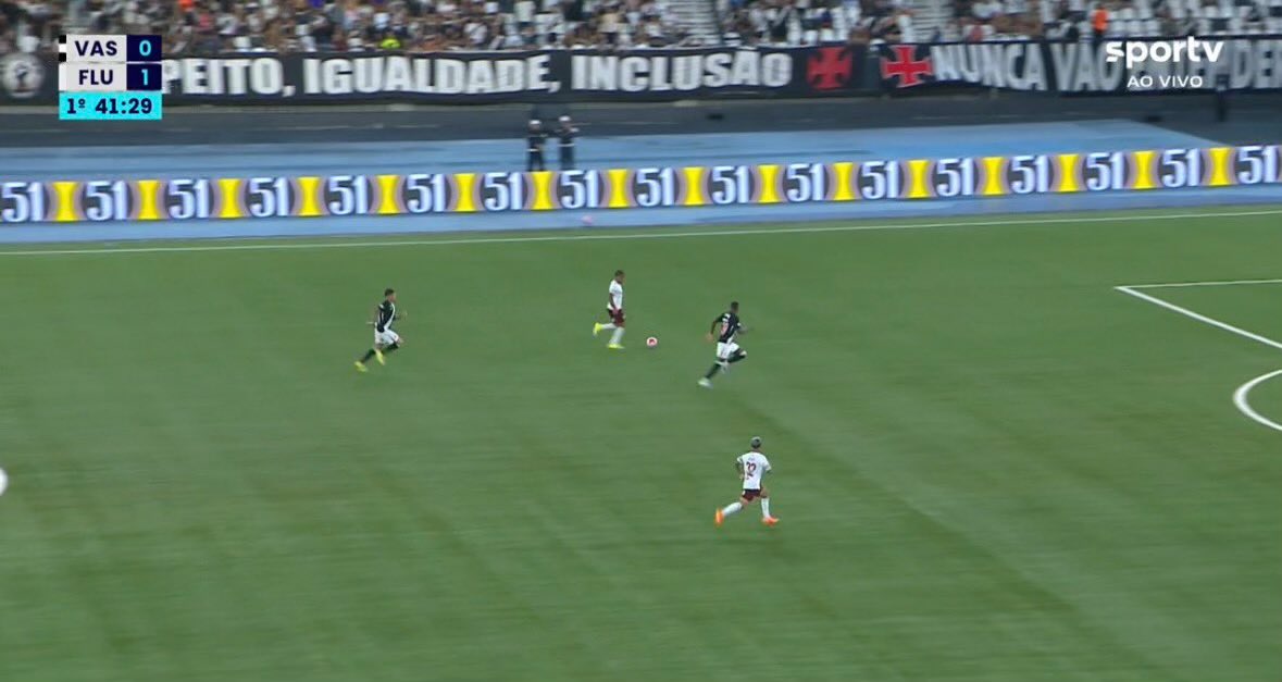 aqui era pra ter matado o jogo, Jk não pode errar um passe desse