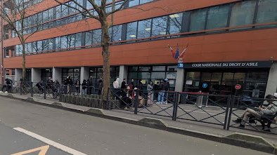 flaviusoxford's tweet photo. Outside the Cour Nationale du Droit d'Asile in Paris. Line extends beyond entrance. Asylum seekers incl. East Europe, Levant &amp; Africa. Reminder of an asylum system under strain &amp; how geopolitical crises and immigration remain intertwined, a politically &amp; socially issue in France https://t.co/nUx8B9mJs3