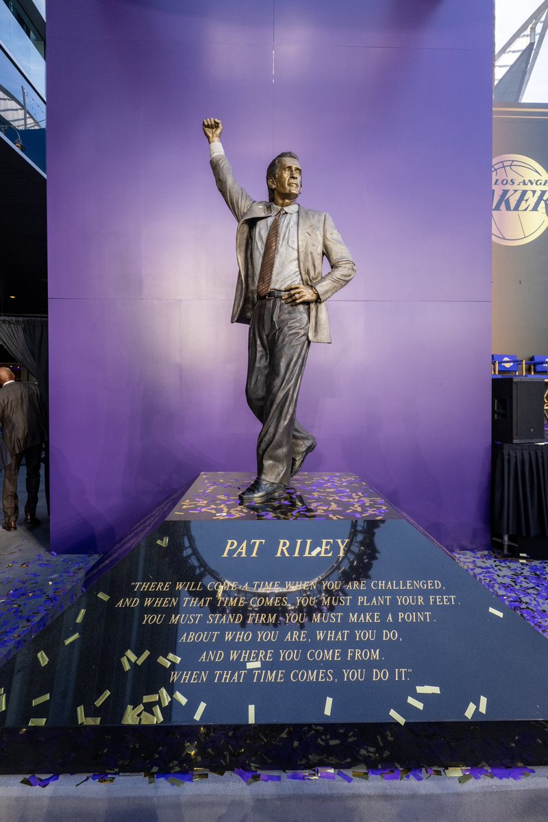 cryptocomarena's tweet image. The newest addition to Star Plaza 🤩🏀 

#lakers #lakershow #showtime #patriley