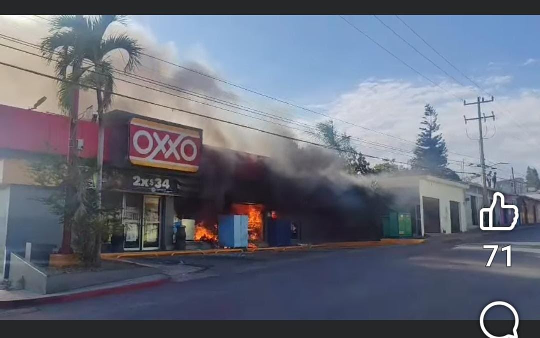 Queman oxxo frente al corral de toros en Lomas del Carril, #Temixco