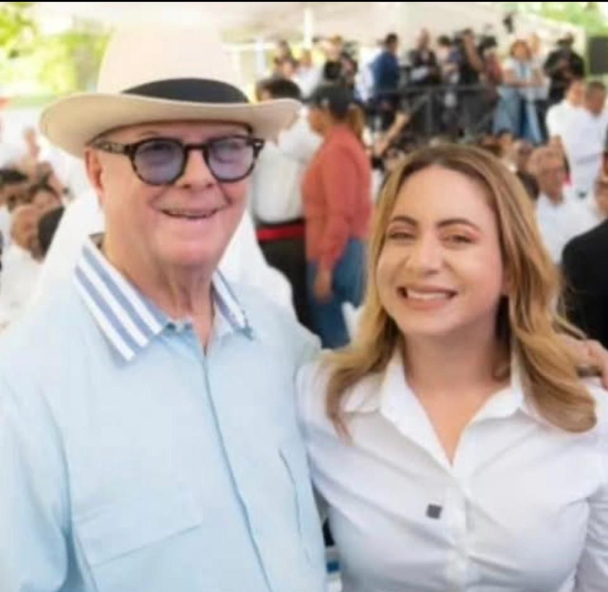 ¡Feliz cumpleaños Don Hipólito! <a href="/llegopapa/">Hipólito Mejía</a> 🎉
Le agradezco de corazón el apoyo y la confianza que siempre ha brindado a los jóvenes como yo. Su respaldo nos inspira a seguir creciendo y trabajando por un mejor futuro.
Le deseo mucha salud y bendiciones.