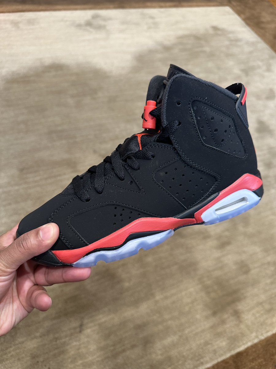 SNKRVisionista's tweet photo. A little late posting, but here are my Jordan 6 Reverse Salesman. I highly recommend 🔥🔥🔥 https://t.co/mZeiZOh30j