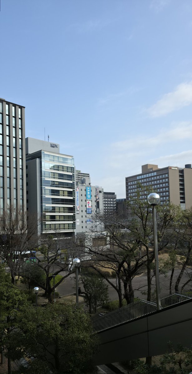 おはようございます✨☀️
３連勤最終日はめっちゃ効率悪い新大阪→大津→三宮です。。💦
天気は曇ってますが暖かい✨