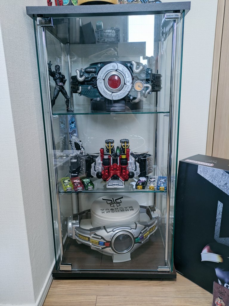 inaca2929's tweet photo. アークル25th、改めてこれは家宝レベルですわ…
そしてようやく俺のベルト棚も
完成に至った
幸せもんや俺は… https://t.co/L6zS6NXhfN