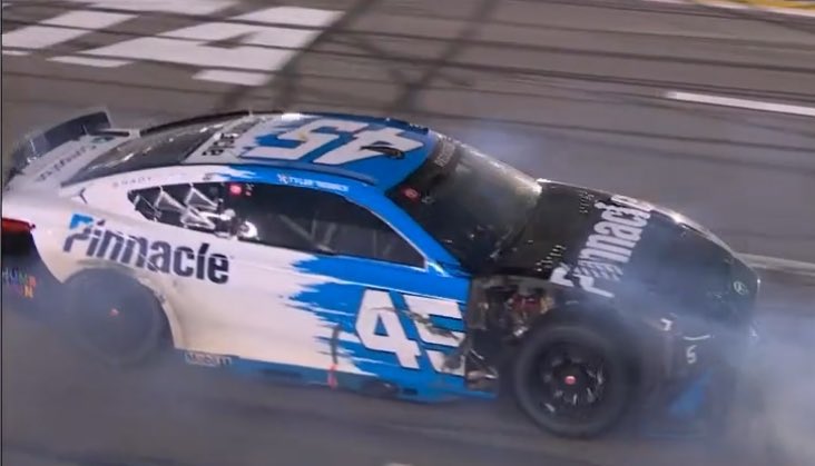 DennyDeliversYT 📦 tweet media