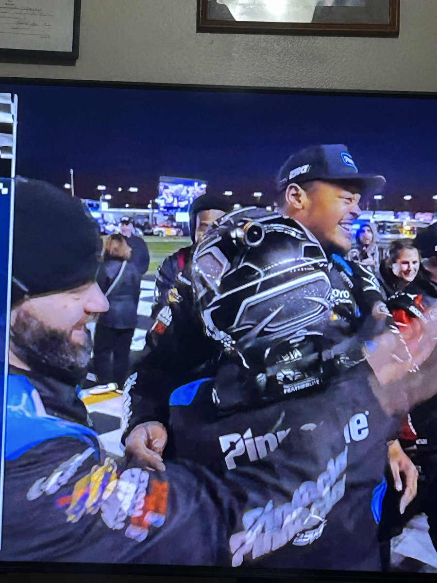 strup2823's tweet image. Gotta love it for Tyler Reddick👍🏻😃🏁🏁
MJ happy again 
Bloomquist taught him well