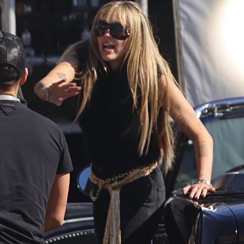 Miley Cyrus Noticias tweet media