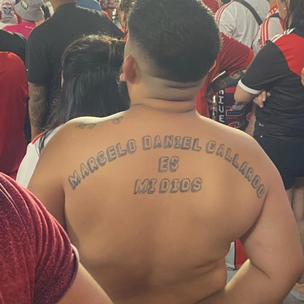 laultimasiesta's tweet photo. quien me tatua esto https://t.co/h9Pxy3KFH7
