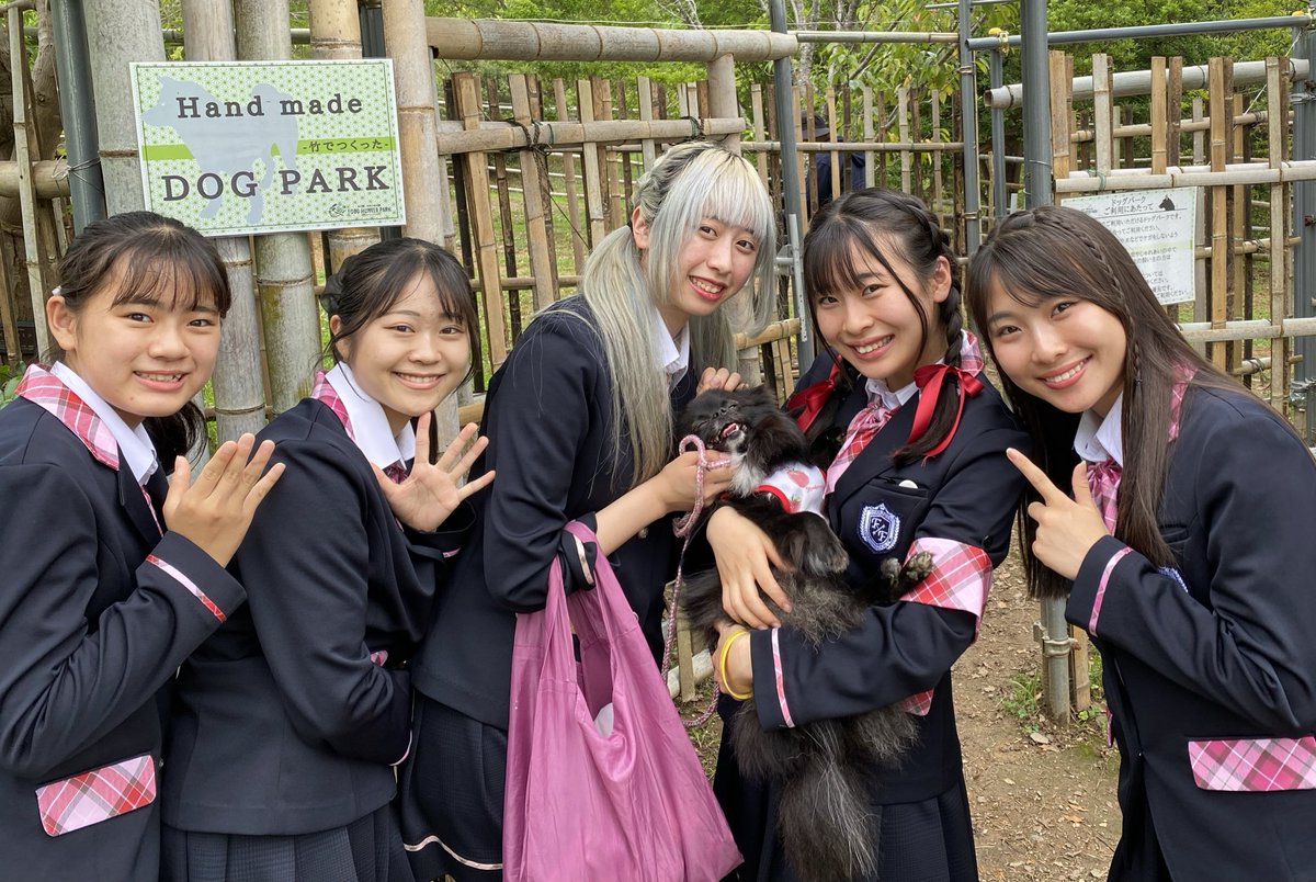 wakayamaidolfes's tweet photo. 和歌山地域密着型アイドルグループFunxFam、テレビ和歌山の『ちゃぶ台おかわり』の中で、和歌山市のでワンショットどうぞ〜😆
#FunxFam
#和歌山アイドル https://t.co/HlHXIHwiqM