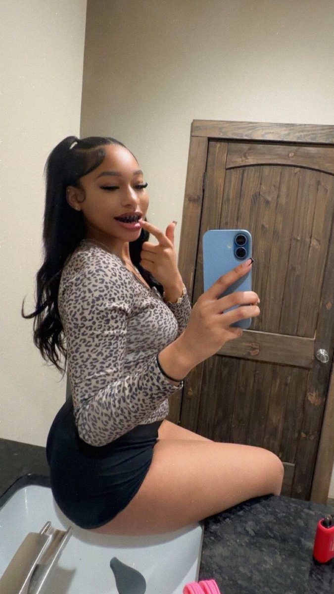 ari janea tweet media