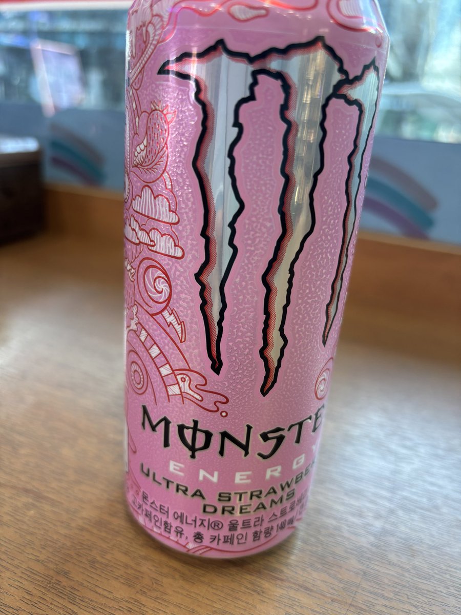 夜明けの飛行機はやっぱりきつい！🥺
それで叫んだ。
助けてErinnnnnnnn~~~じゃなくて
Monsterrrrrrrrrrrr!!!!!