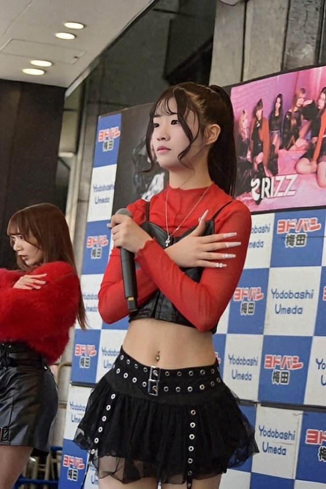 2.22 ヨドバシカメラ梅田店様 特設ステージにダンスグループの #RIZZ