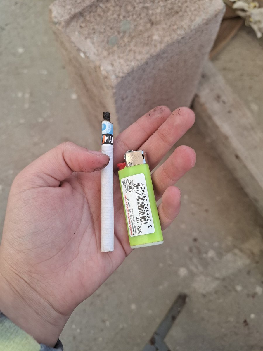 AMedinq28147's tweet photo. Ok, ahora si me pasé de pndj JAJAJ
Se me acabaron los marlboro tristemente 😔😔
#smoketwt 
#subtwt
#drugtwt https://t.co/dskzg5htww