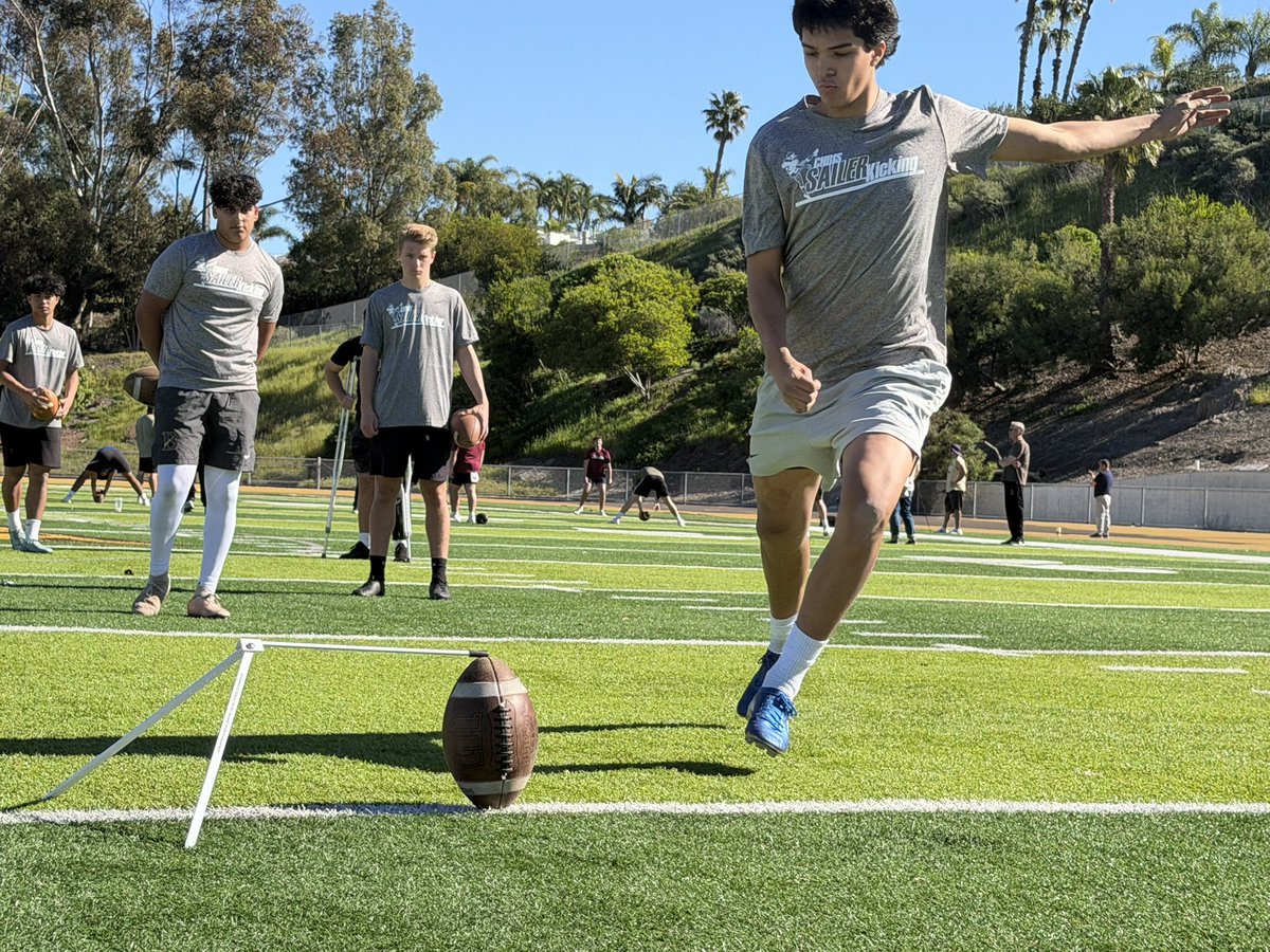 SanchezKickingA's tweet photo. Great work with @Chris_Sailer today blessed to be down here kicking

@RogueKicking @OremHSFootball @kt_recruiting https://t.co/zcZU6rRPsK