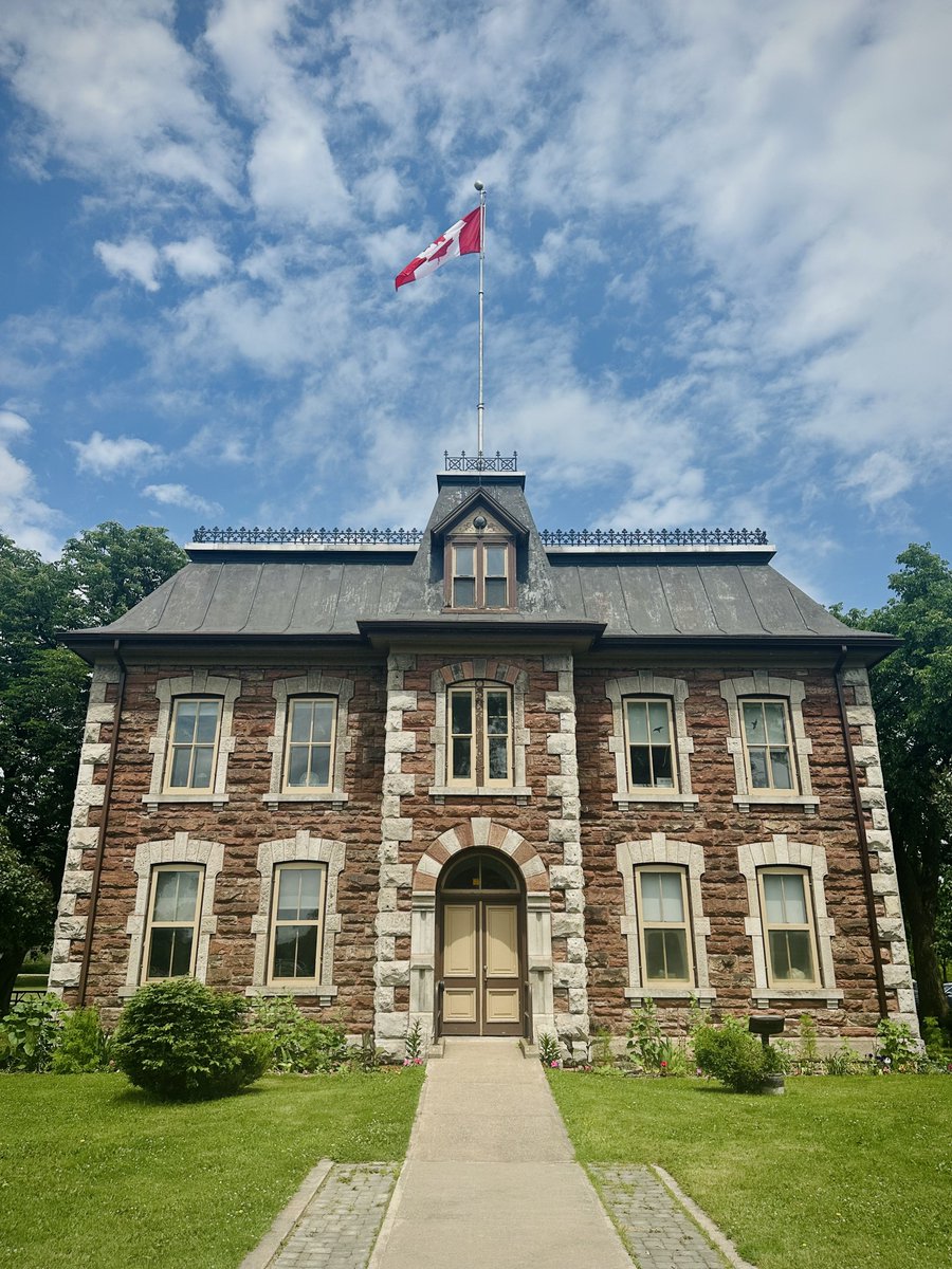 liz_july4th's tweet image. True. 

#GreatLakes #UpNorth #Ontario 

#SaultSteMarie, on the #Canadian side,  is home to a man-made canal that is now a historic hallmark. First built in 1798, but was destroyed during the War of 1812. The present waterway dates to 1895, and formed part of the shipping route