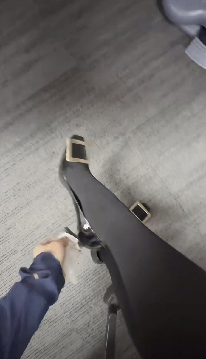 名鞋美脚 tweet media