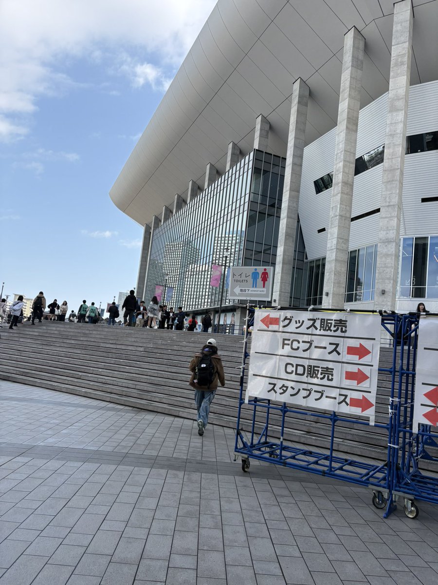 まな tweet media