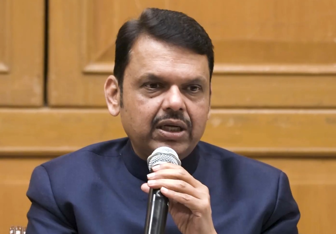 airnewsalerts's tweet image. Maharashtra government has requested Union Home Minister @AmitShah to order a #CBIInvestigation into the plane crash that killed Deputy CM #AjitPawar last month. 

Addressing a press conference @Dev_Fadnavis said, Mahayuti government will ensure that all doubts regarding the
