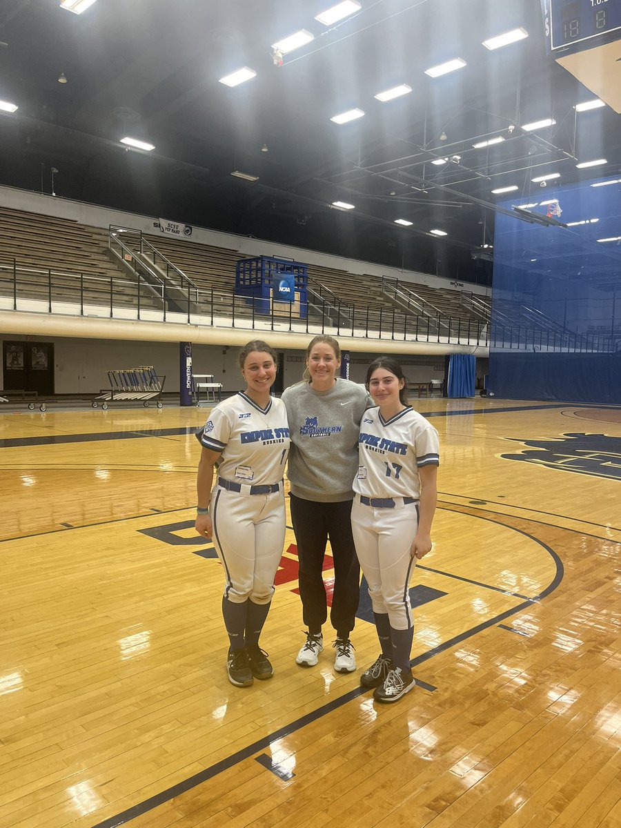 SamanthaA2027's tweet photo. Thank you @SCSU_SOFT for such an amazing camp! Interacting with the coaches, players, and other camp attendees is always fun! @EStateHuskies @Huskies16uElite https://t.co/SBW5Kje4pl