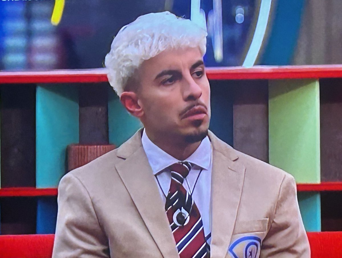 Que este tío siga dentro de la casa y forme parte de un GHduo, con esa cara de tonto, además de tonto e ignorante. 

Que Ion le tenga que explicar con dibujos,   cómo leer entre palabras..

Es terrorífico y acojonate. 
#Piaget22F #Piaget23F