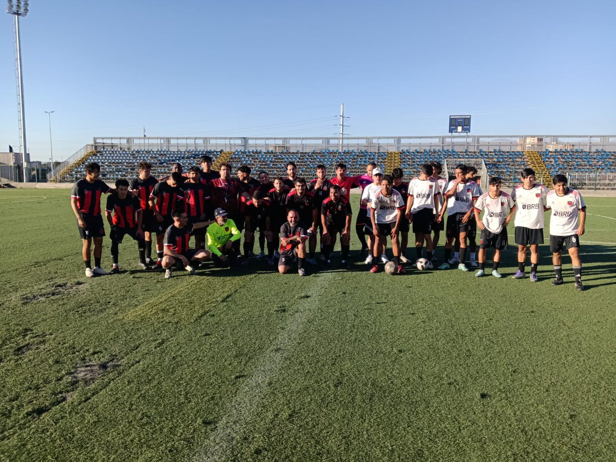 rafd1409's tweet photo. @leonardofarkas Estimado. Muy buenas noches. Me dirijo a usted con respeto. Pertenezco a un club deportivo de san joaquin. El cual estamos haciendo participar a muchos jóvenes. Con el tiempo logramos obtener indumentaria y accesorios para Entrenar. Pero con problemas para cancha. https://t.co/vZKOHgf46T