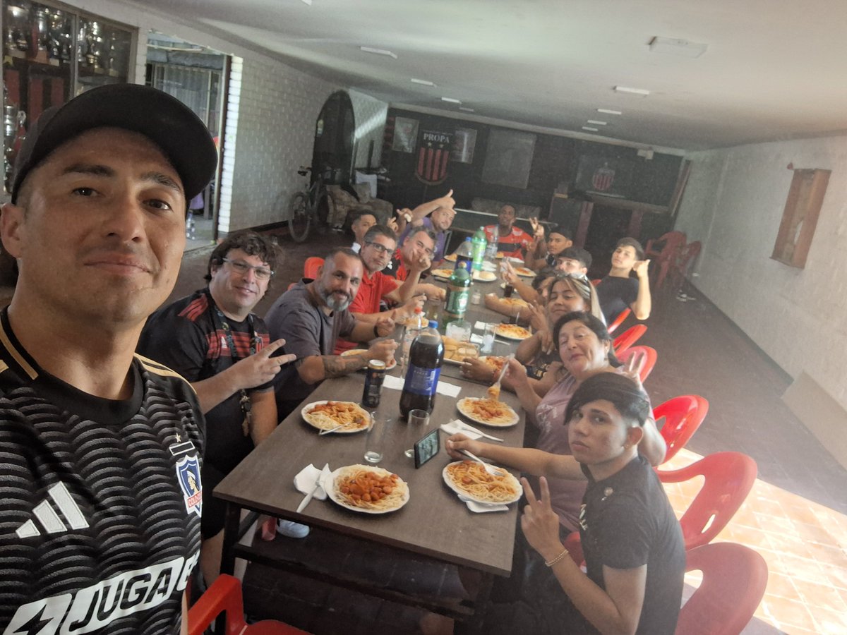 rafd1409's tweet photo. @leonardofarkas Estimado. Muy buenas noches. Me dirijo a usted con respeto. Pertenezco a un club deportivo de san joaquin. El cual estamos haciendo participar a muchos jóvenes. Con el tiempo logramos obtener indumentaria y accesorios para Entrenar. Pero con problemas para cancha. https://t.co/vZKOHgf46T