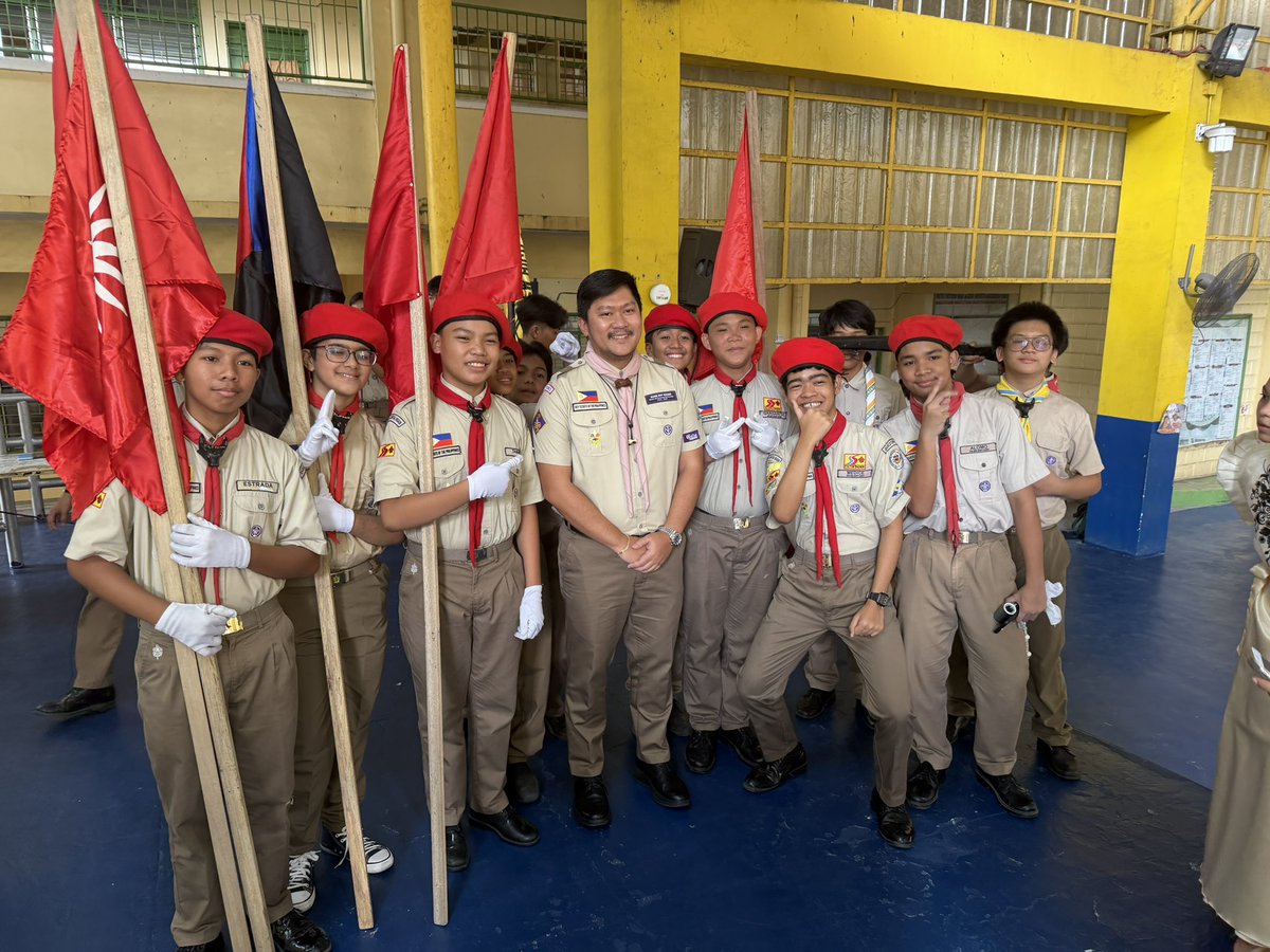markroyboado's tweet image. It’s a joy for me to visit a school and have time to bond with our scouts! Salamat North Fairview High School! #ReadyForLife #TRAINforLIFE #ScoutingPH