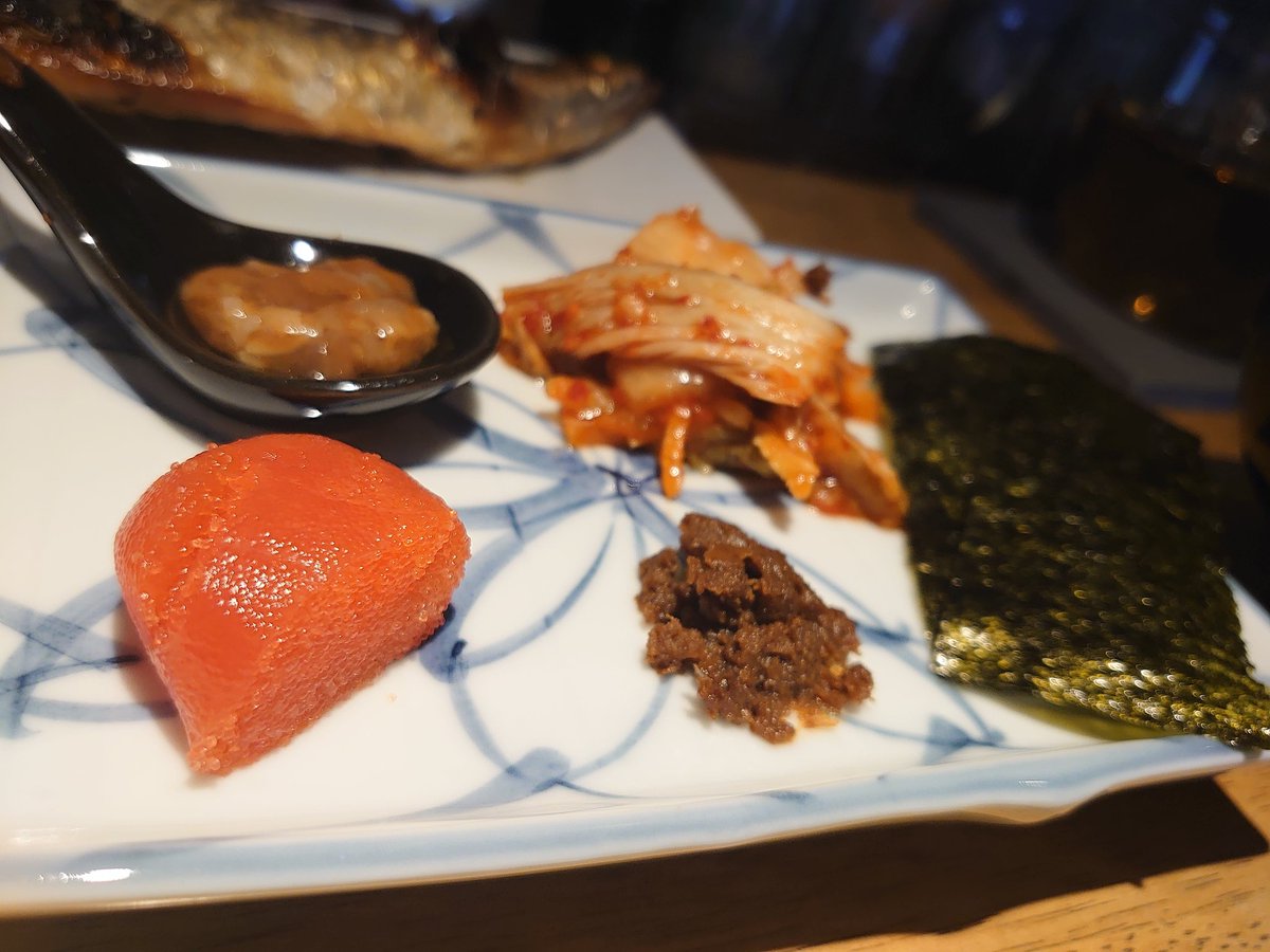 あさめち

本日のご自宅朝定食は焼き塩さば！
小さな副菜の盛り合わせと共に

なお、オプションのジョンソンヴィル付き❤

休日の朝の焼き魚は最&amp;高✨