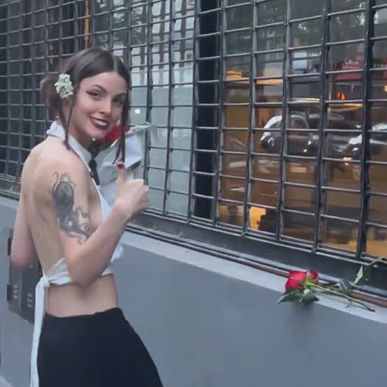 “LA LIBERTARIA MAS INTELIGENTE”

Porque la influencer libertaria que se había burlado del suicidio de un trabajador fue estafada al transferirle dinero a un desconocido y ahora está pidiendo donaciones.